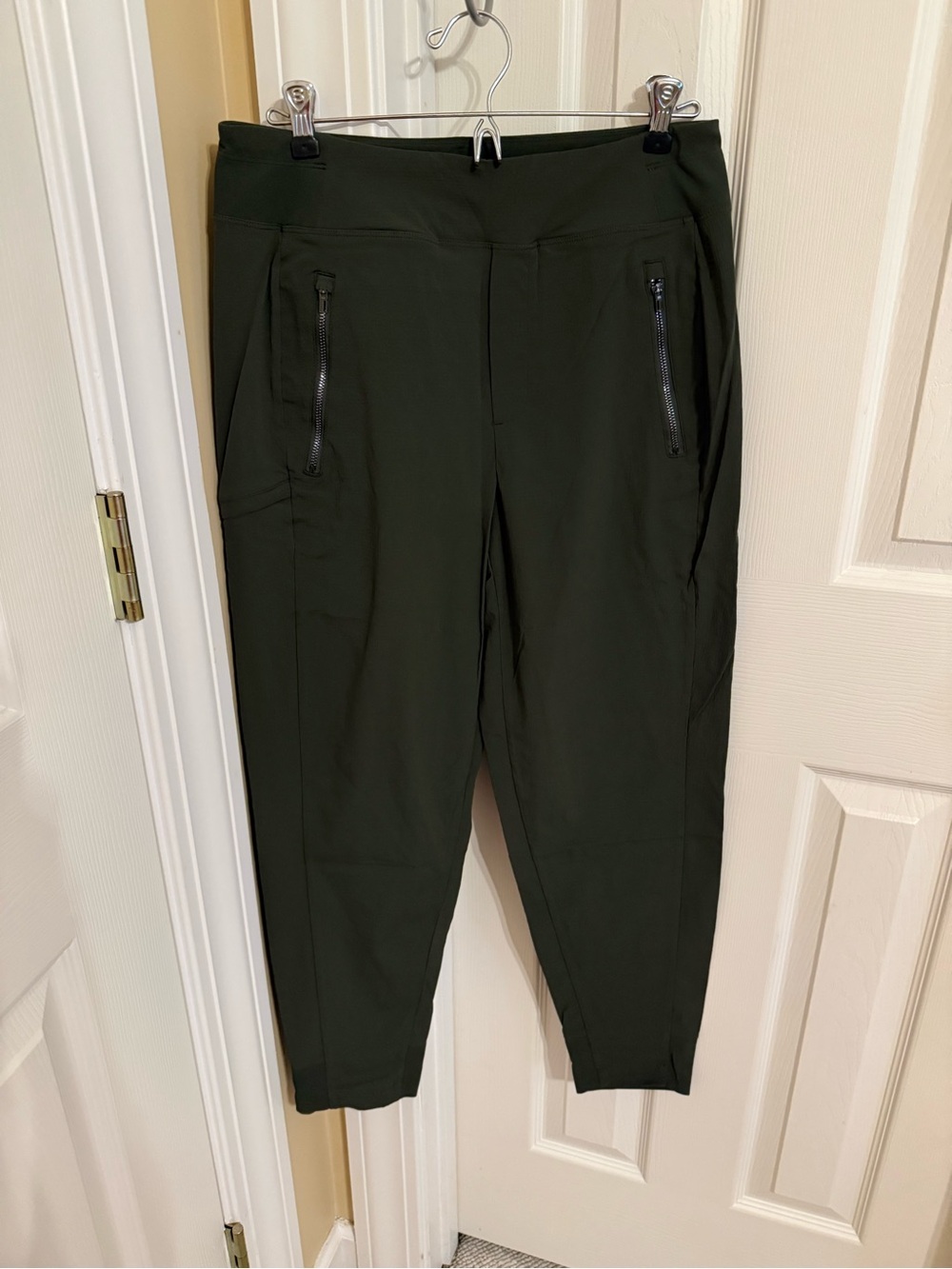 Athleta Trekkie North Jogger Women Size 6 Green Ripstop EUC